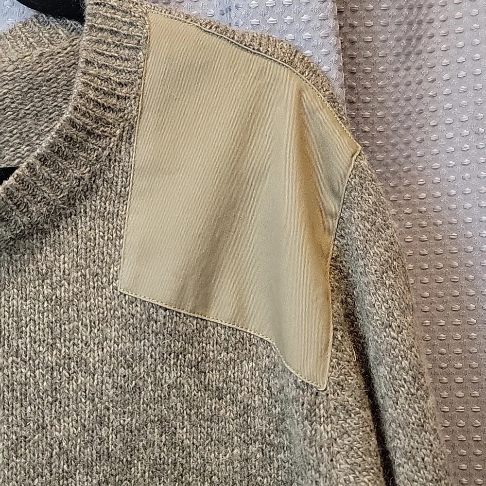 Cabela's Sweater Men's Large Green Wool Blend Shoulder Hunting Patch Size L